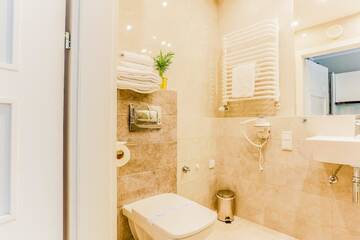 Фото номера Номер-студио Делюкс с кроватью размера &quot;king-size&quot; Апарт-отели COIN Apartamenty Krakowska г. Вроцлав 10