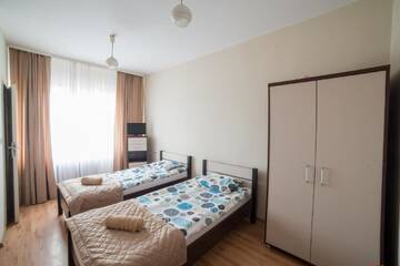 Фото номера Небольшой двухместный номер с 2 отдельными кроватями Отель Strzelec Noclegi г. Вроцлав 2