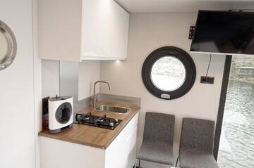 Фото номера Передвижной дом Ботели Apartament na wodzie - Houseboat Luka 2 г. Вроцлав 8