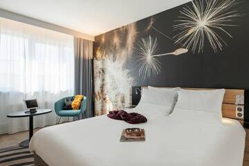 Фото номера Улучшенный двухместный номер с 1 кроватью Отель Novotel Wrocław City г. Вроцлав 11