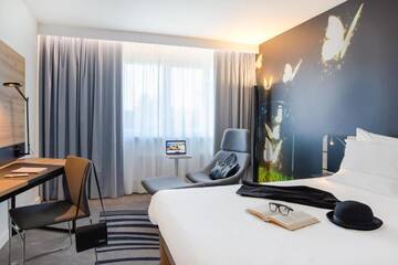 Фото номера Представительский двухместный номер с 1 кроватью Отель Novotel Wrocław City г. Вроцлав 7
