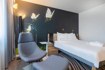 Фото номера Представительский двухместный номер с 1 кроватью Отель Novotel Wrocław City г. Вроцлав 5