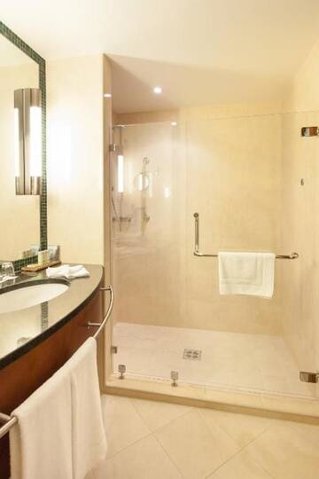 Фото номера Стандартный номер Отель Radisson Blu Hotel Wroclaw г. Вроцлав 6