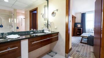 Фото номера Представительский люкс Отель Radisson Blu Hotel Wroclaw г. Вроцлав 2