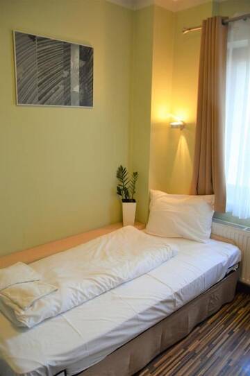 Фото номера Одноместный номер Отели типа «постель и завтрак» Akira Bed &amp; Breakfast г. Вроцлав 4