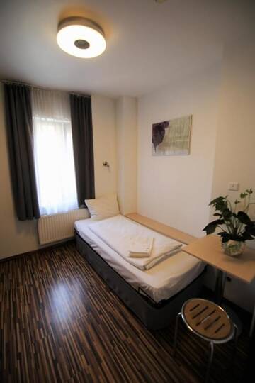 Фото номера Одноместный номер Отели типа «постель и завтрак» Akira Bed &amp; Breakfast г. Вроцлав 2